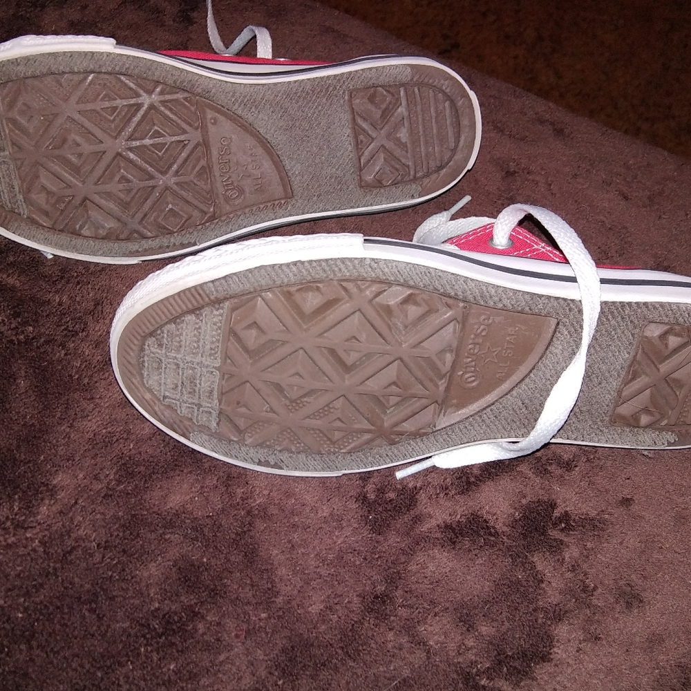 Red Low Top Converses - Picture 5 of 6